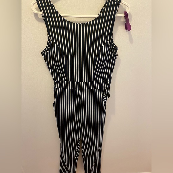 ➰🌿 Twik open-back jumpsuit (2/18$) - Picture 3 of 3